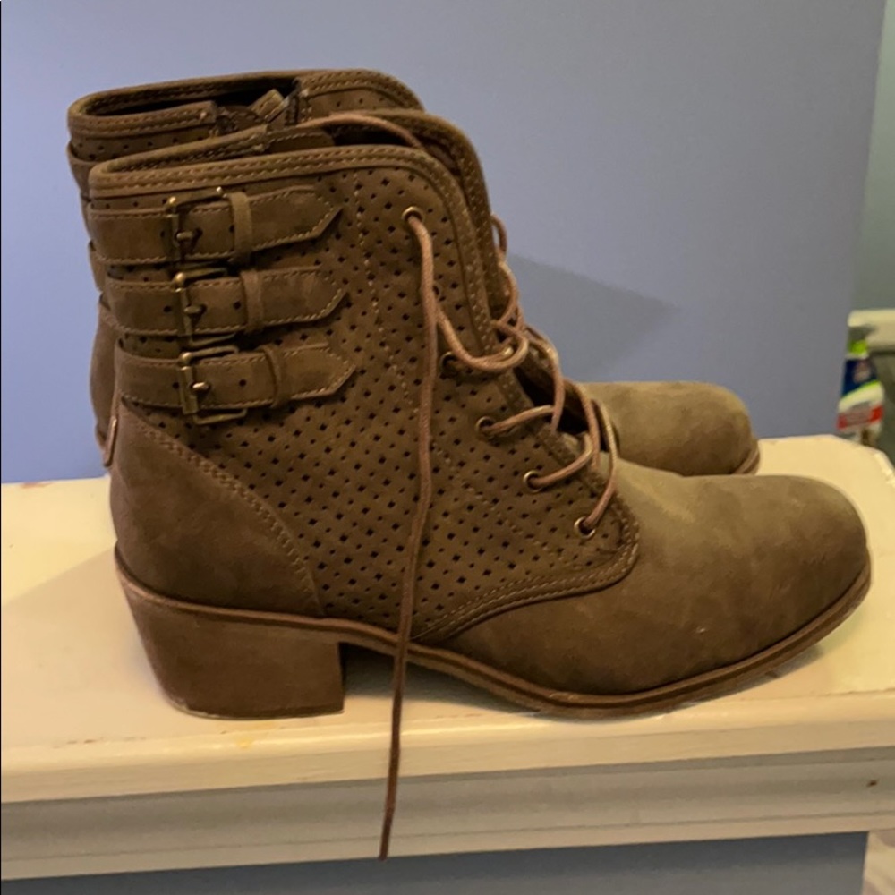 Girls boots